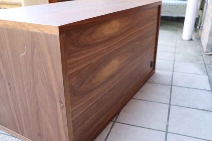 人気の無印良品(MUJI)のウォールナット材 スタッキングキャビネット