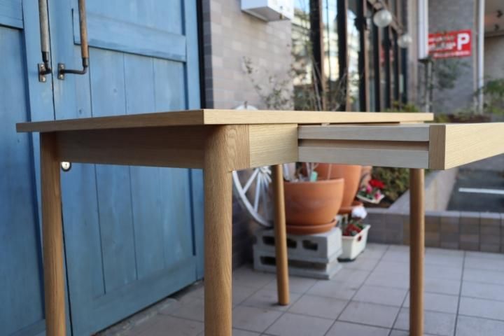 IDEE(イデー)のSTILT TABLE 1000 WHITE(スティルト テーブル)です