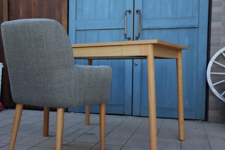 IDEE(イデー)のSTILT TABLE 1000 WHITE(スティルト テーブル)です