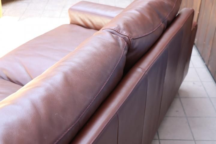 人気の無印良品(MUJI)のフェザーを使用した本革張り2.5シーター