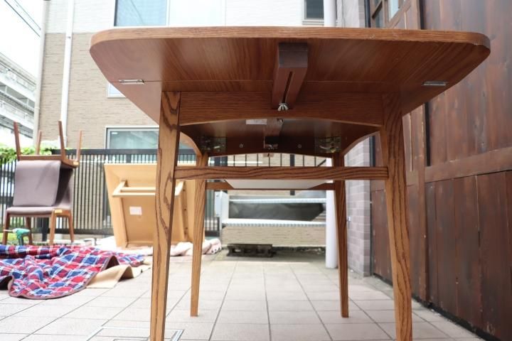 unico（ウニコ）のKURT（クルト）バタフライテーブル。オーク材の