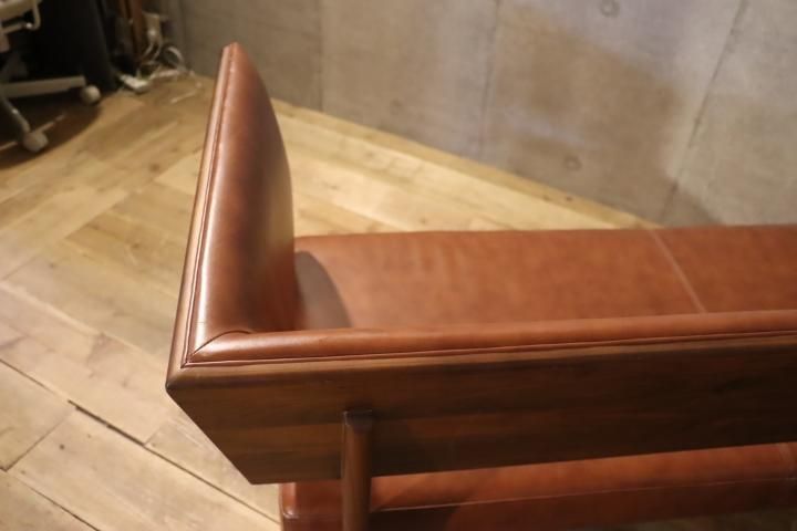 SHIGIYAMA(シギヤマ) より岩倉榮利デザインのYUZUシリーズ2人掛けLD