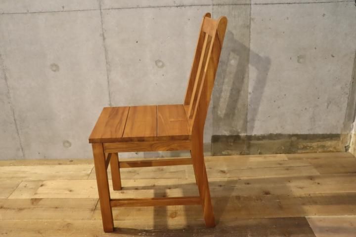 unico(ウニコ)のBREATH(ブレス)シリーズのダイニングチェア(ライン