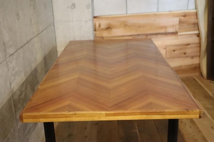 人気のFrancfranc(フランフラン)のレッタ ダイニングテーブルW1600です