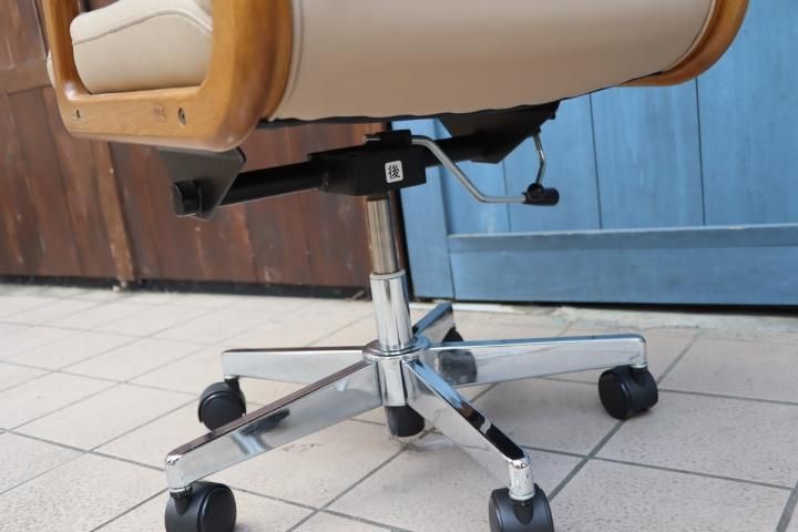 老舗家具メーカーHAMAMOTO(浜本工芸)のナラ無垢材を使用した書斎椅子