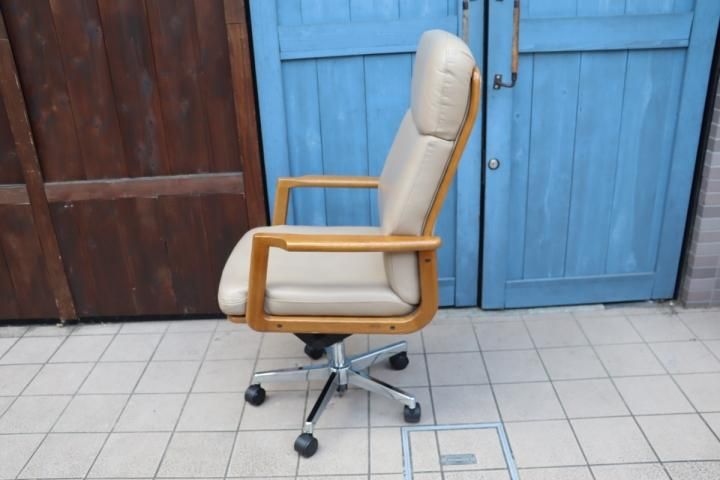 老舗家具メーカーHAMAMOTO(浜本工芸)のナラ無垢材を使用した書斎椅子