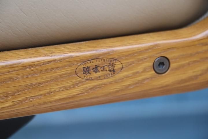 老舗家具メーカーHAMAMOTO(浜本工芸)のナラ無垢材を使用した書斎椅子