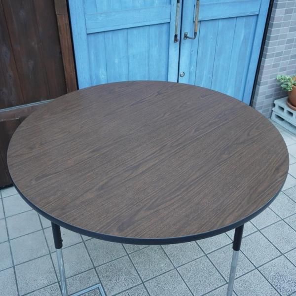 アメリカVIRCO(ヴァルコ)社のラウンドテーブル ウォールナットです。高