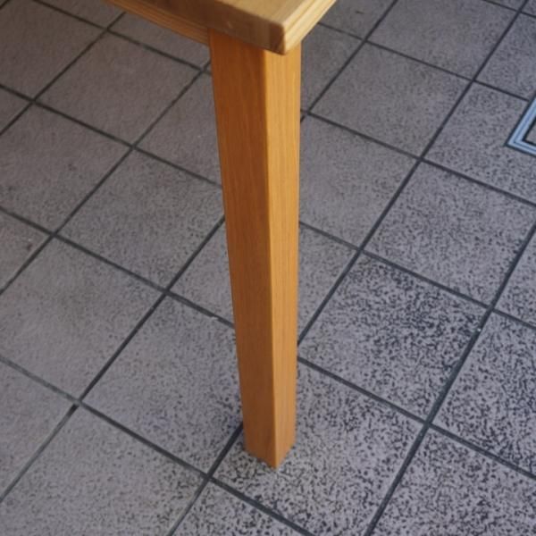 無印良品(MUJI)の希少なタモ材 ダイニングテーブル 140cmです