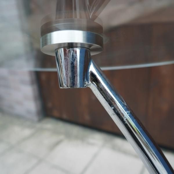 IDC OTSUKA(大塚家具)で取り扱いされていたガラス サイドテーブルです