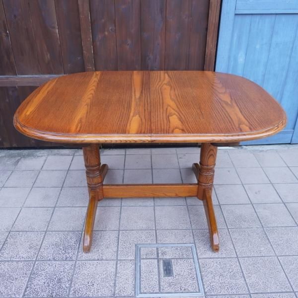 Shin Lee（シンリー）の伸長式ダイニングテーブルです。アンティーク調