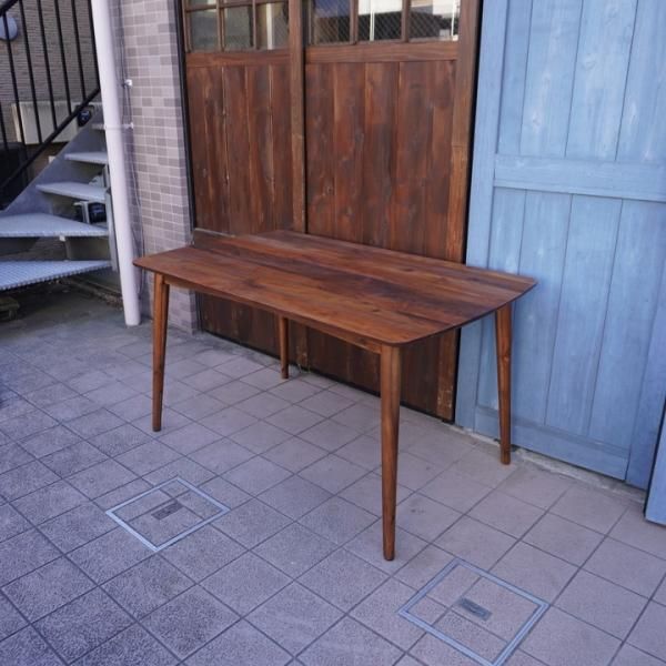 IDC OTSUKA(大塚家具)の木の素材感を楽しめるダイニングテーブル