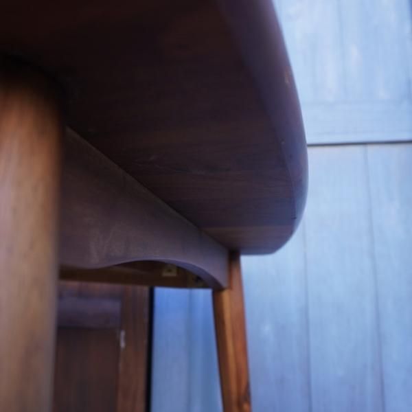 IDC OTSUKA(大塚家具)の木の素材感を楽しめるダイニングテーブル