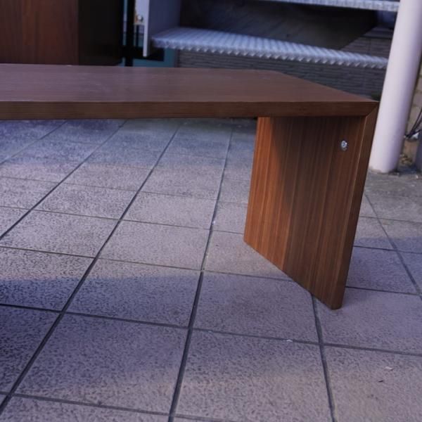 ウォールナット材を使用した無印良品(MUJI)のコの字の家具・積層合板