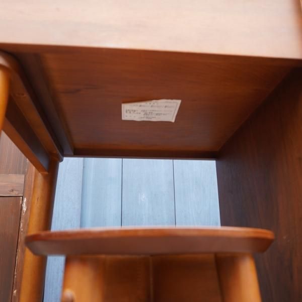 レトロなデザインのemo.(エモ)シリーズのドレッサー&スツール