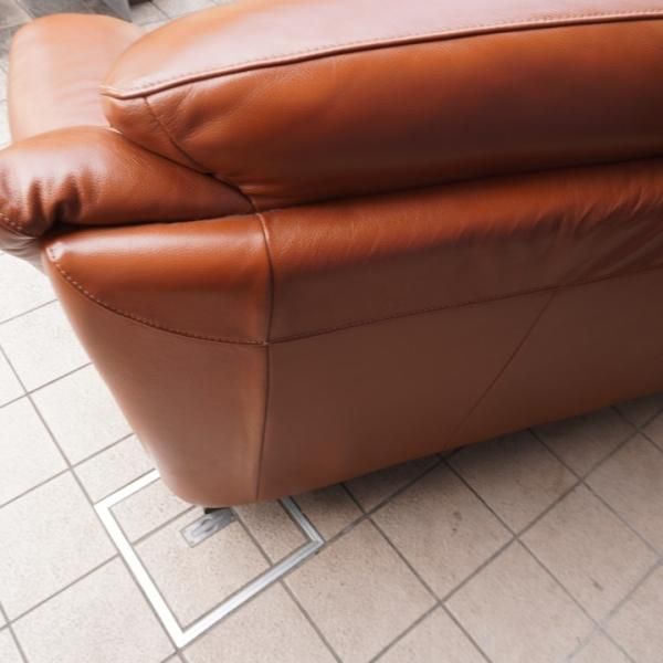 IDC OTSUKA(大塚家具)のオースチン 総革張り2人掛けソファーです！高め