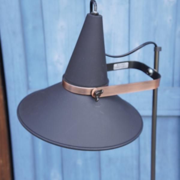 DI CLASSE(ディクラッセ)のStudio D(スタジオD)フロアランプです