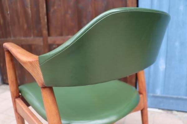 辻木工のアームチェアです。なめらかな木肌と丸みを帯びたやわらかな