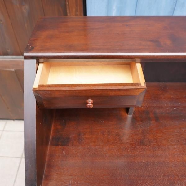 松本民芸家具のミズメザクラ無垢材を使用した#33A型 ライティング