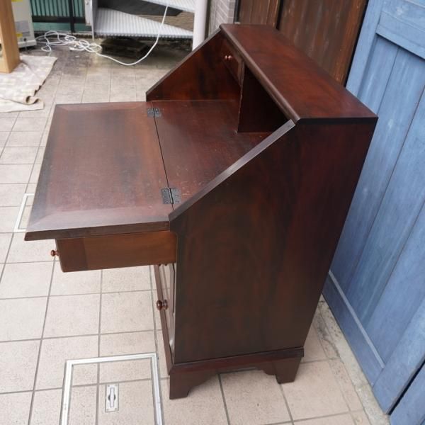 松本民芸家具のミズメザクラ無垢材を使用した#33A型 ライティング