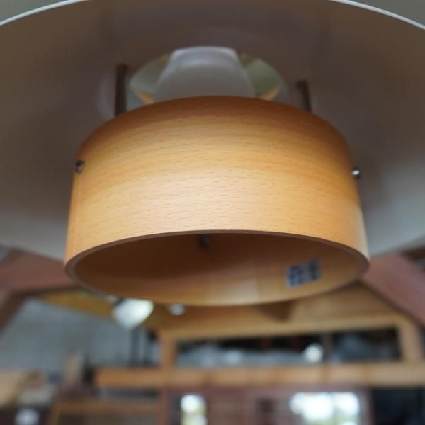 unico(ウニコ)のMercero(メルチェロ)ペンダントライトです。重ねられた