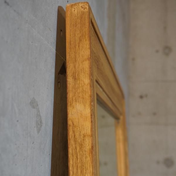 Kanademono(かなでもの)のチーク材 スタンドミラーです。シンプル