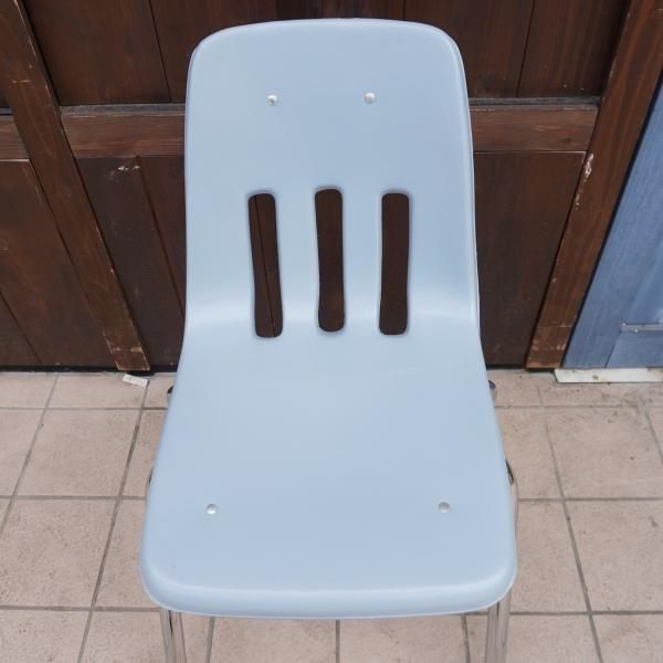 アメリカVIRCO(ヴァルコ)社の9000 CHAIR ブルーグレーです。機能的で