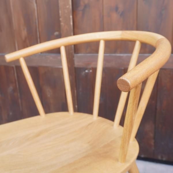 人気の無印良品(MUJI)のオーク無垢材を使用したダイニングチェアー・丸