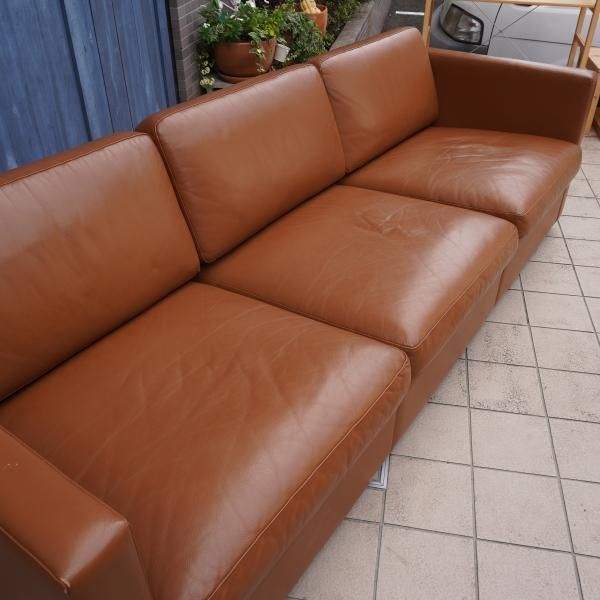 Knoll(ノル)よりCharles Pfister(チャールズ・フィスター)による