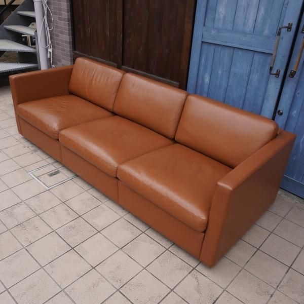 Knoll(ノル)よりCharles Pfister(チャールズ・フィスター)による