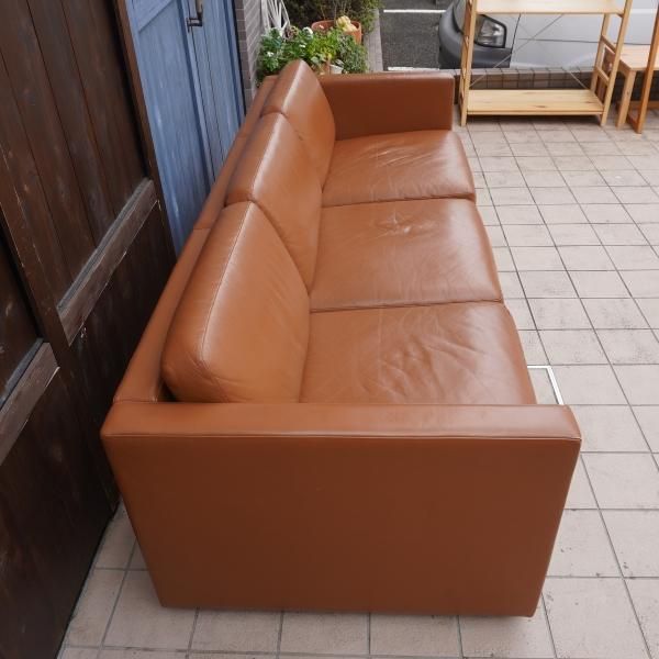 Knoll(ノル)よりCharles Pfister(チャールズ・フィスター)による