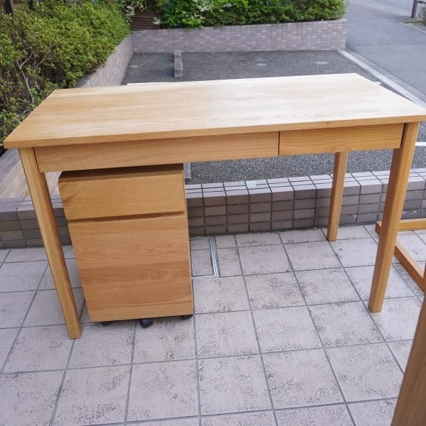 人気のMUJI(無印良品)のオーク無垢材 デスクワゴンです！シンプルで