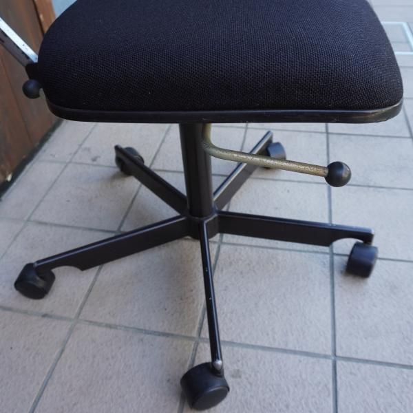 Jorgen Rasmussen(ヨルゲン・ラスムッセン)デザイン KEVI Chair