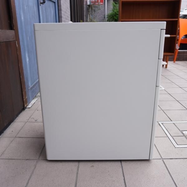 人気のMUJI(無印良品)のスチールキャビネットです。シンプルで