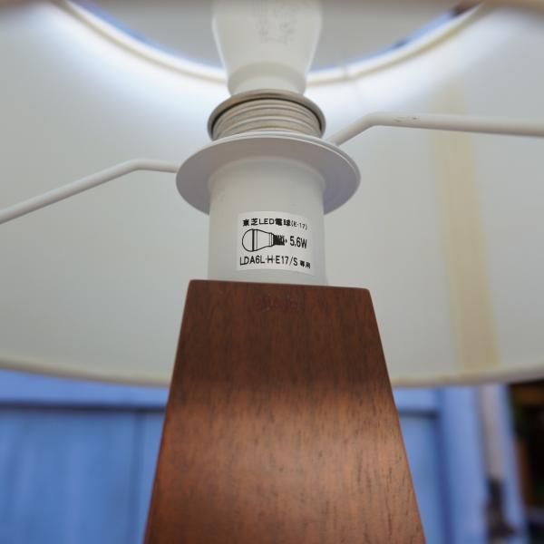 DCS CORP.の内山章一デザイン Summit(サミット)テーブルスタンド。記念