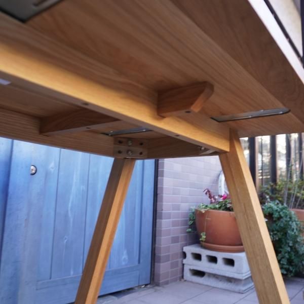 unico(ウニコ)のELEMT(エレムト)シリーズのダイニングテーブル/W1400