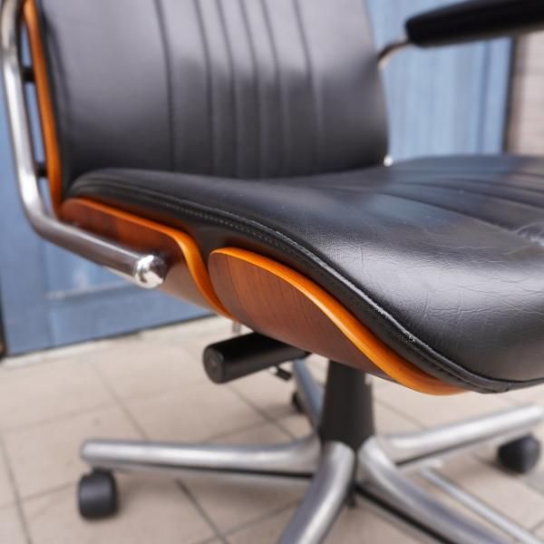 スイスのgiroflex (ジロフレックス)より人気のBRASA(ブラサ)デスク