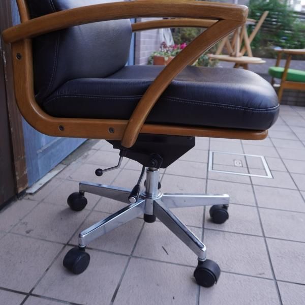 老舗家具メーカーHAMAMOTO(浜本工芸)のナラ無垢材を使用したDSA-5800