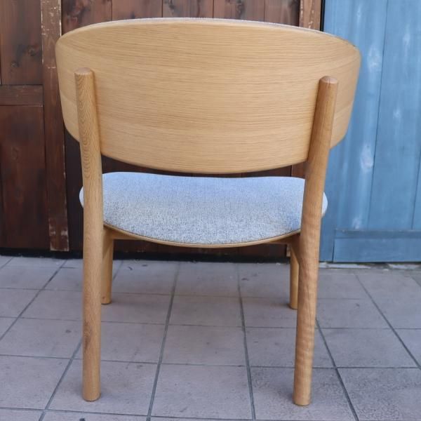 TAKUMI KOHGEI(匠工芸) SPREAD(スプレッド)チェア。低めの座面と丸みを