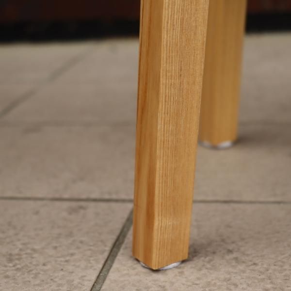 unico(ウニコ)の CLARUS-mini(クラルスミニ) アッシュ材 スツールです