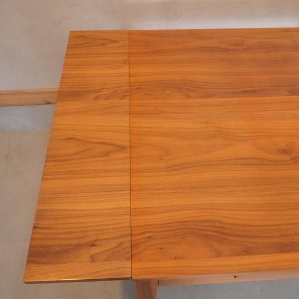 無印良品(MUJI)のウォールナット材 エクステンションテーブルです