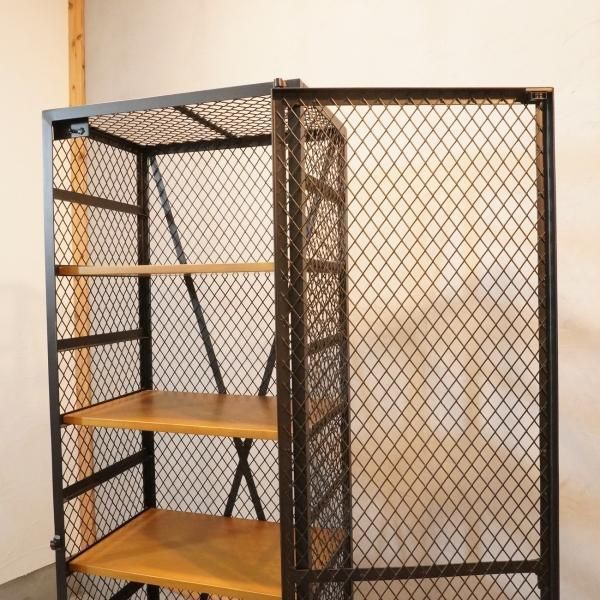 CRASH GATE(クラッシュゲート)のカーゴロッカーキャビネットです