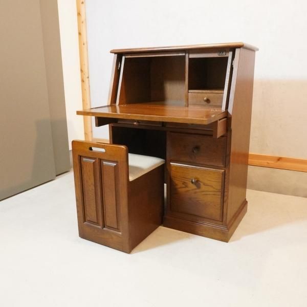 HAYAMA GARDEN(葉山ガーデン)よりライティングドレッサーです！椅子も