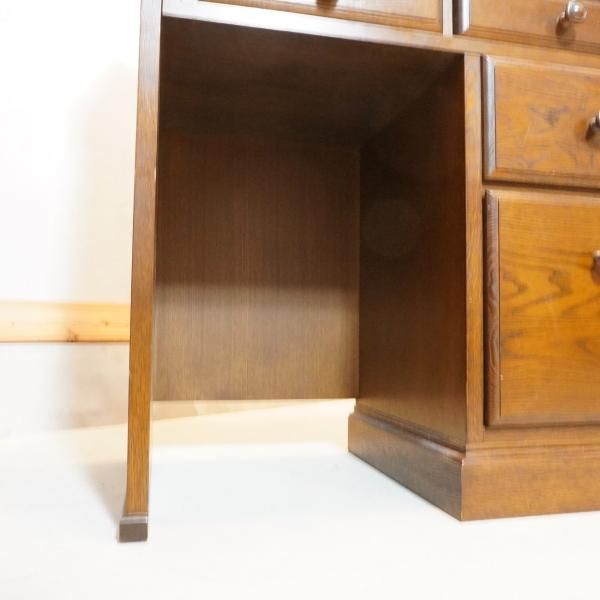 HAYAMA GARDEN(葉山ガーデン)よりライティングドレッサーです！椅子も