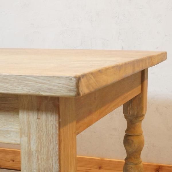 old maison(オールドメゾン)のアンティーク調 ダイニングテーブルです