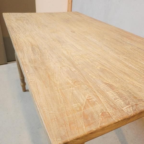 old maison(オールドメゾン)のアンティーク調 ダイニングテーブルです