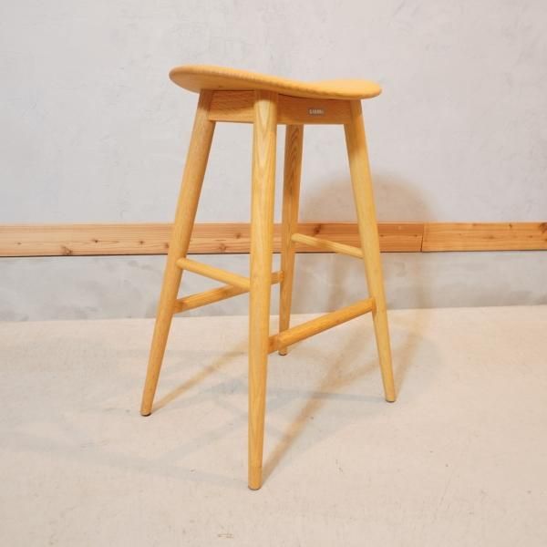 飛騨の家具メーカーKASIWA(柏木工)よりオーク材 ハイスツールです