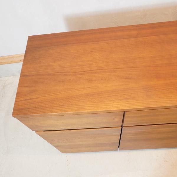 人気の無印良品(MUJI)のウォールナット材キャビネット・木製扉です