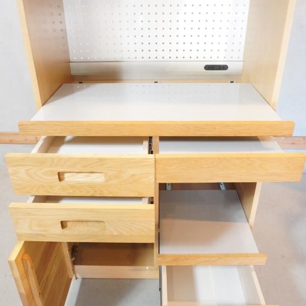 人気のunico(ウニコ)よりHUTTE(ヒュッテ)シリーズ のキッチンボード