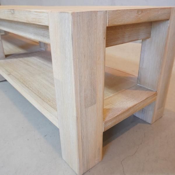 unico(ウニコ)より、木目を際立たせたホワイトウォッシュ塗装が魅力の